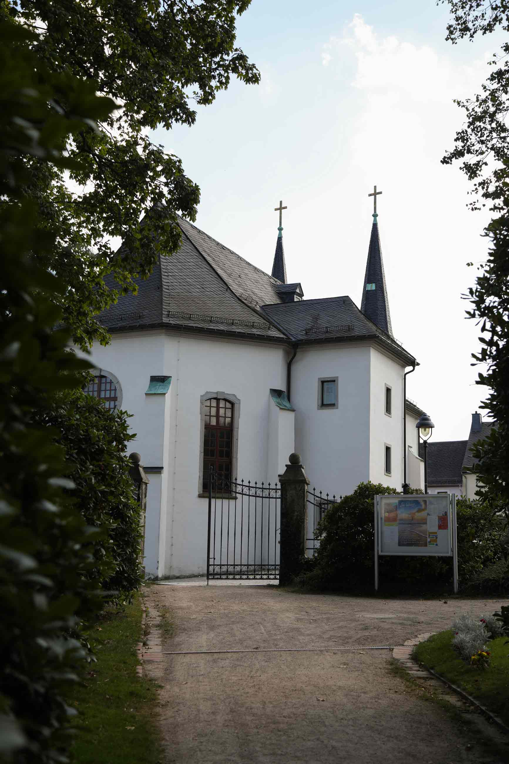Hospitalkirche von hinten, weiße Wände