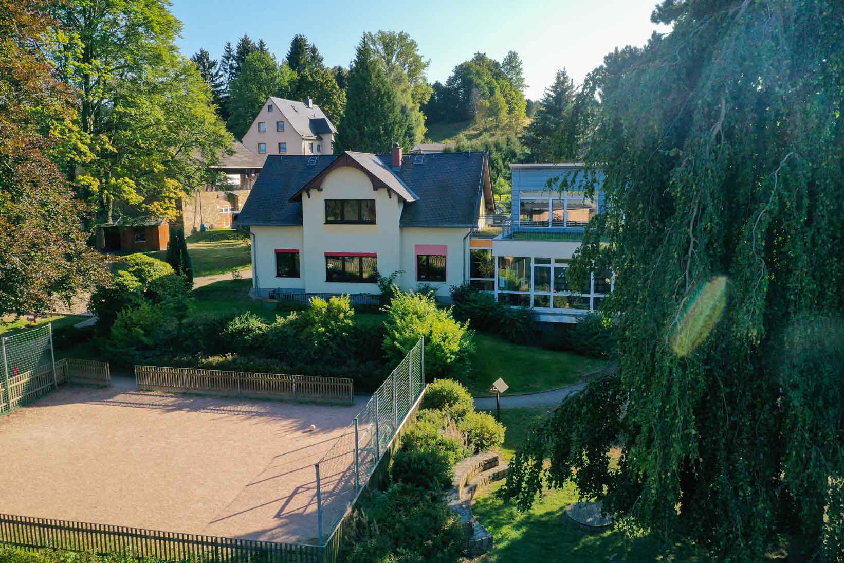 Blick auf das Gelände der Kindertagesstätte Sonnenschein, Luftaufnahme